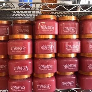 Strawberry Body Scrub ( Pack of 1)